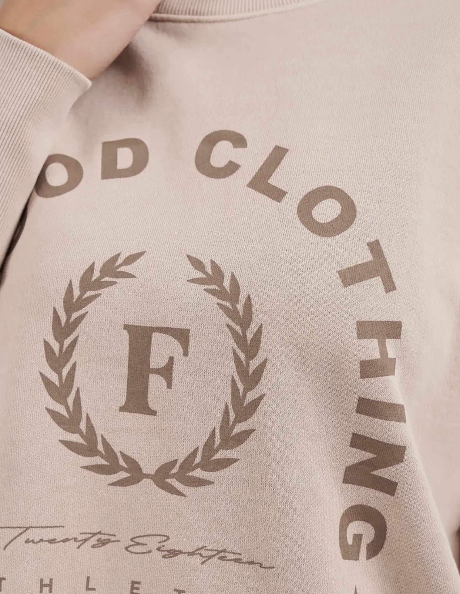 Foxwood Medalion Crew - Oatmeal Sale