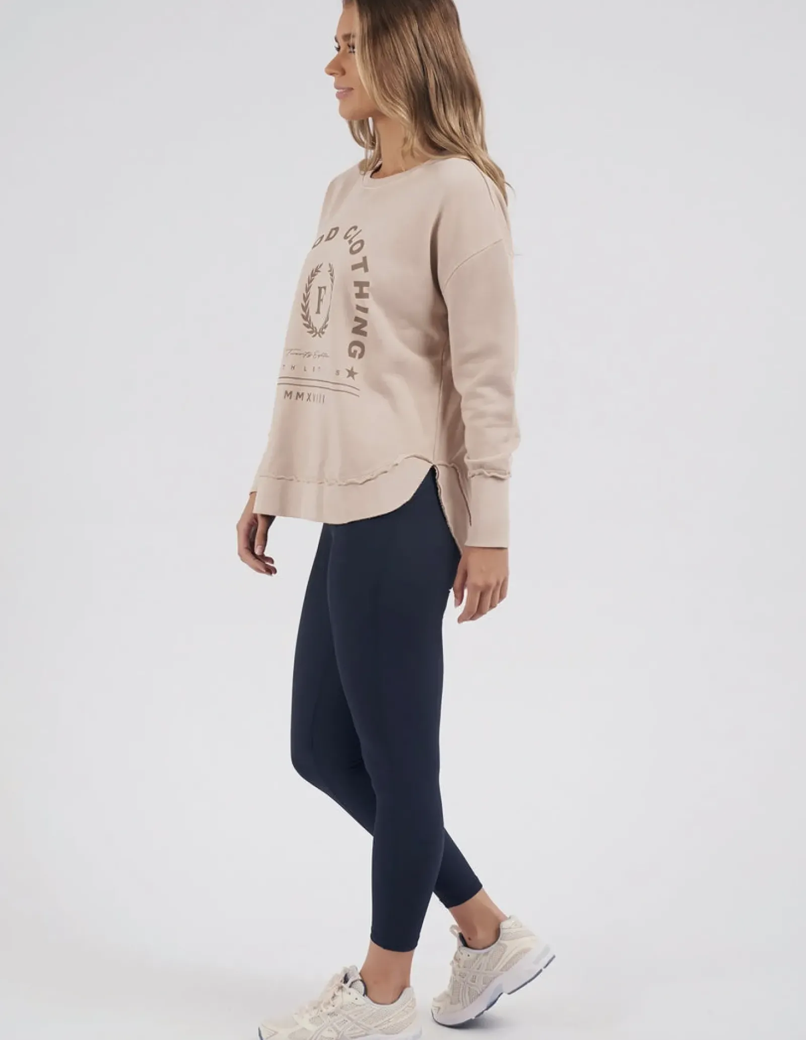 Foxwood Medalion Crew - Oatmeal Sale