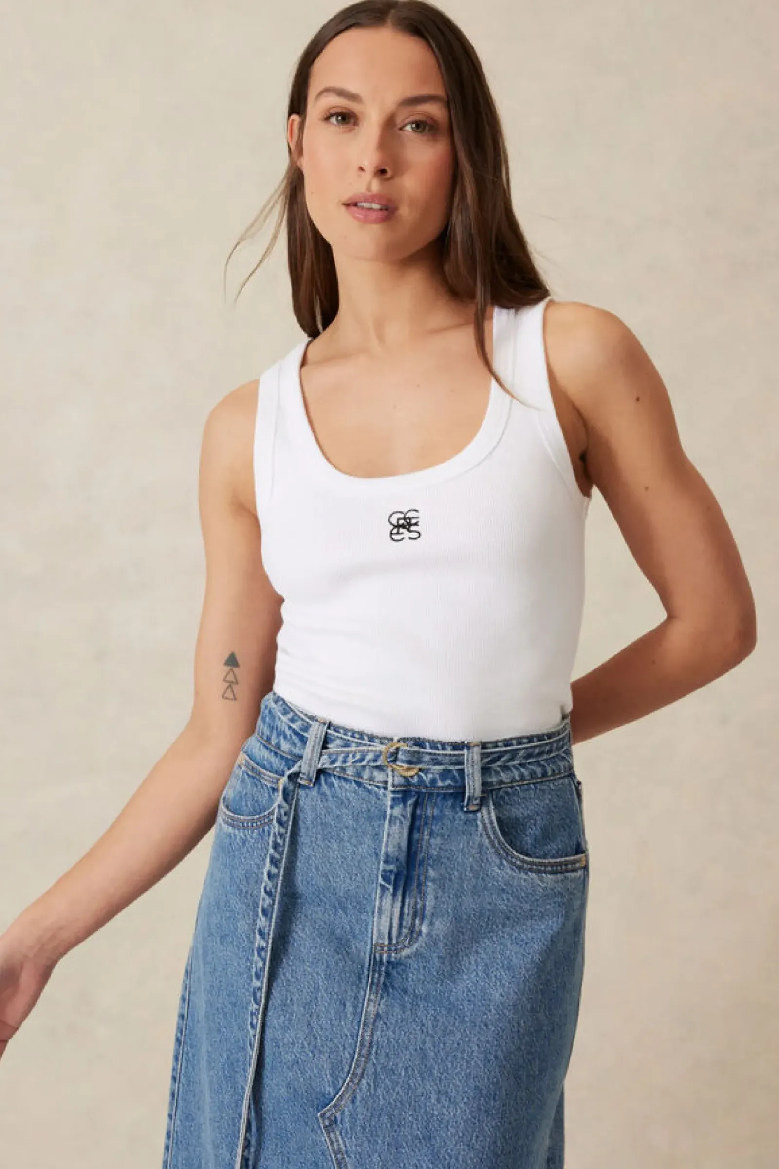 Ceres Life Contour Rib Scoop Tank - White/Black Monogram Embroidery Fashion