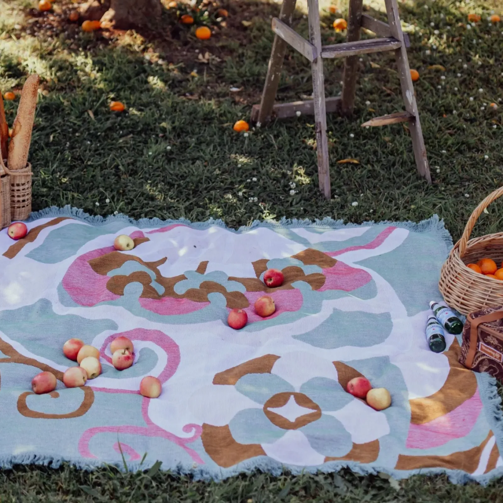 Wandering Folk Woven Throw - Kaleid Mist Hot