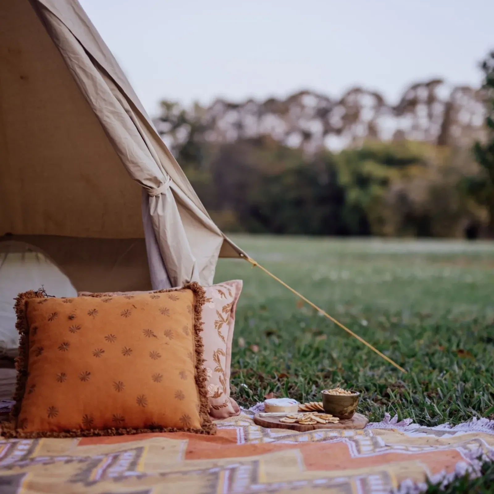 Wandering Folk Woven Throw - Jagger Iris Hot